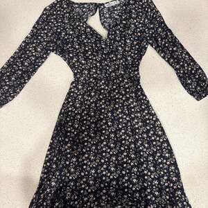 Hollister Womens Black Floral Wrap Dress Long Sleeve Tie Waist V Neck Size L